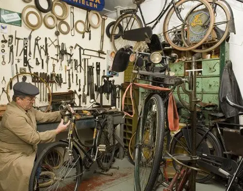 Fietsenmaker in Best